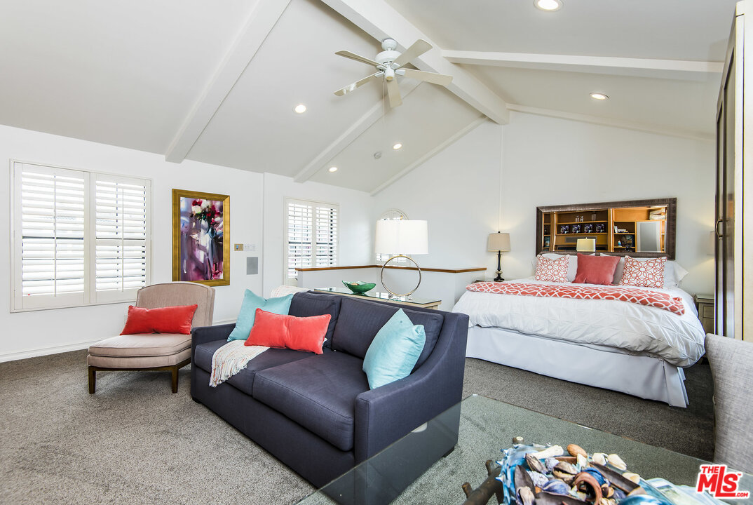 27 30th Avenue Venice, CA 90291 - Photo 35 of 49 a bedroom with a bed a couch and a window