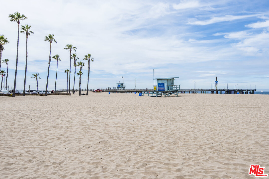 27 30th Avenue Venice, CA 90291 - Photo 46 of 49 a view of lake