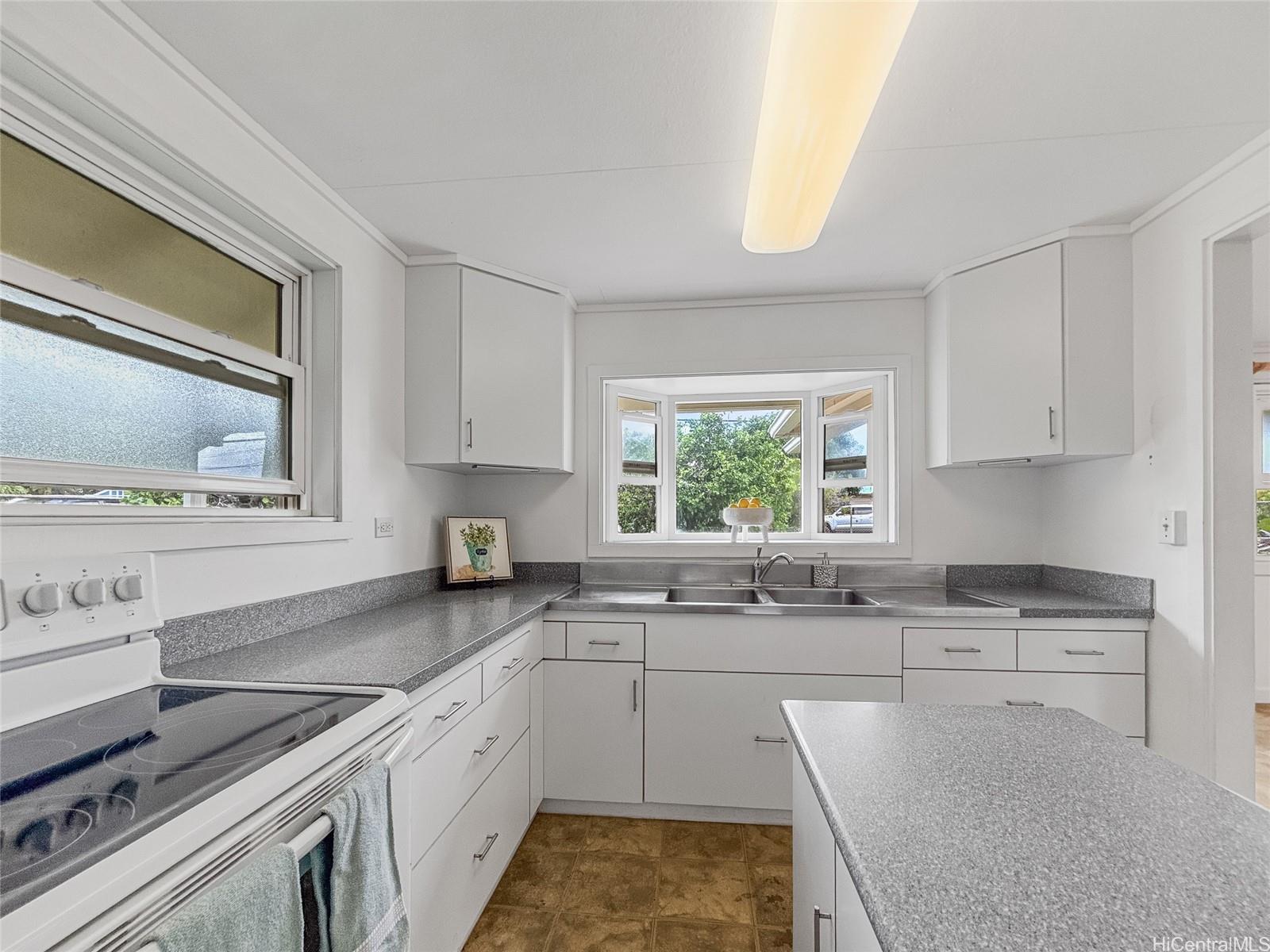 226 Elelupe Road Honolulu, HI 96821 - Photo 4 of 23 Gallery Image 4