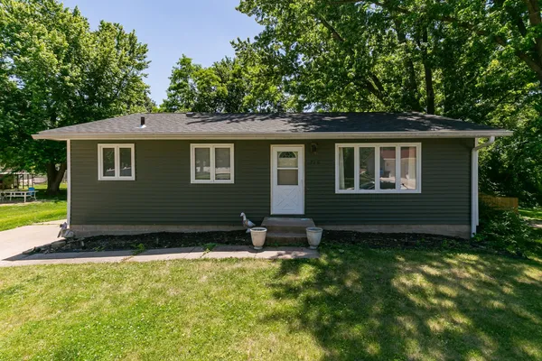 $175,000 | 226 33rd Avenue, Moline, IL 61265