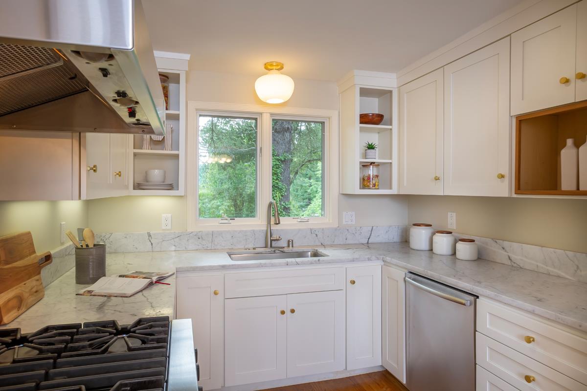 377 Wayside Road Portola Valley, CA 94028 - Photo 11 of 43