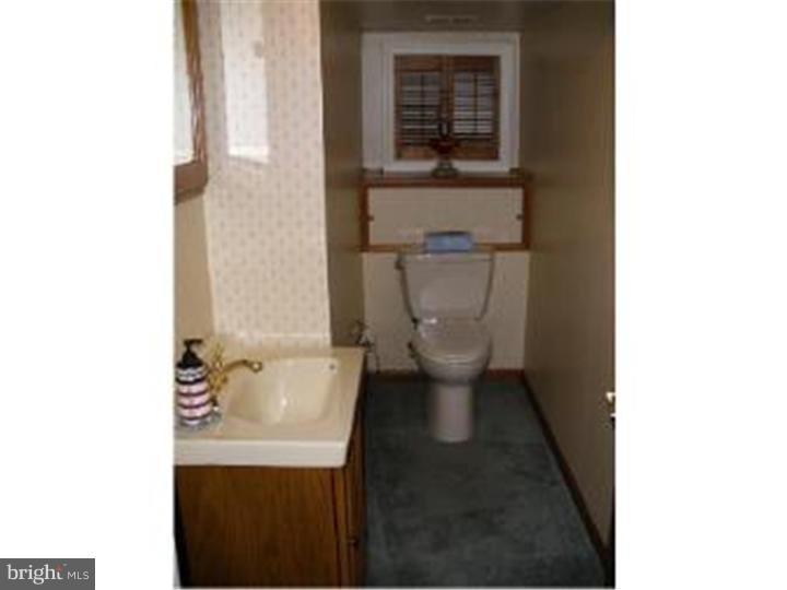 1040 Cushmore Road Southampton, PA 18966 - Photo 14 of 15 Bathroom