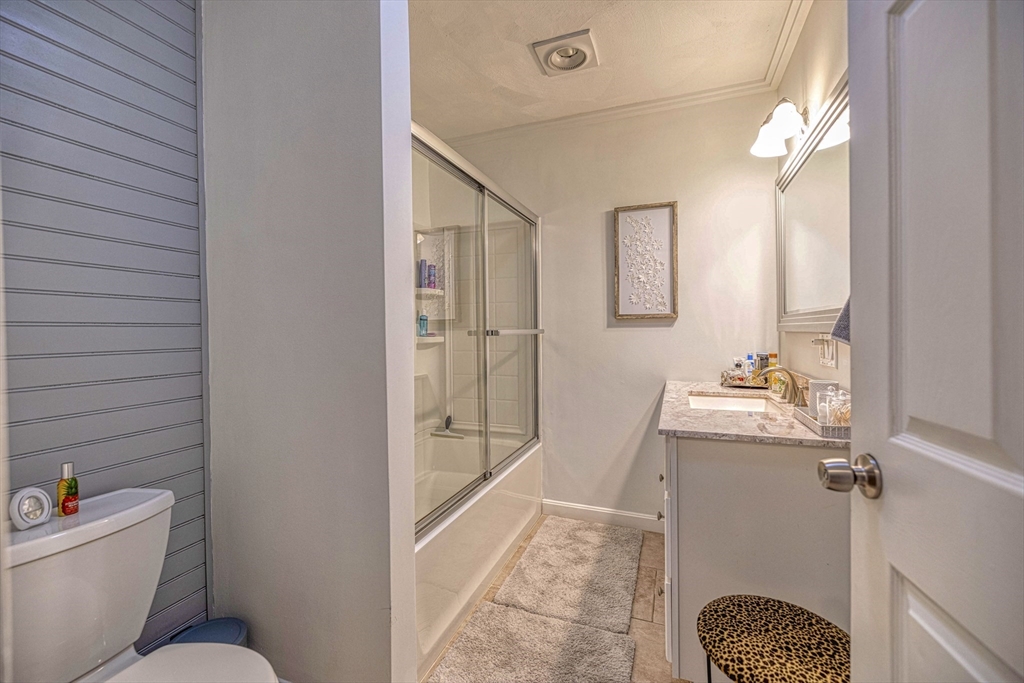 434 Linden Street, Unit 2 Fall River, MA 02720 - Photo 12 of 27
