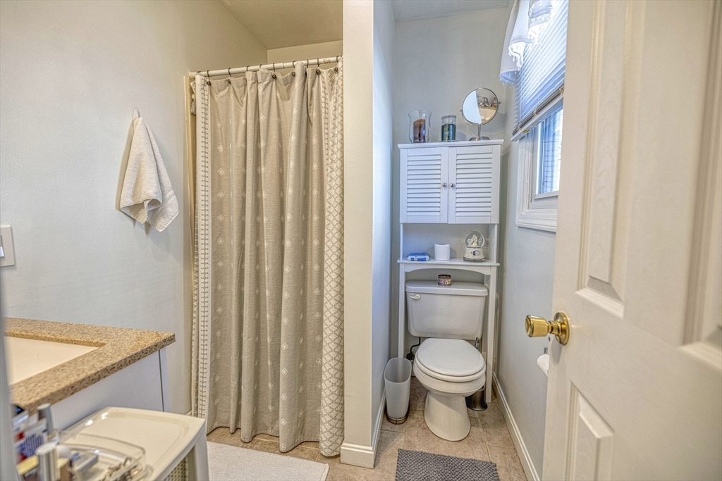 434 Linden Street, Unit 2 Fall River, MA 02720 - Photo 15 of 27