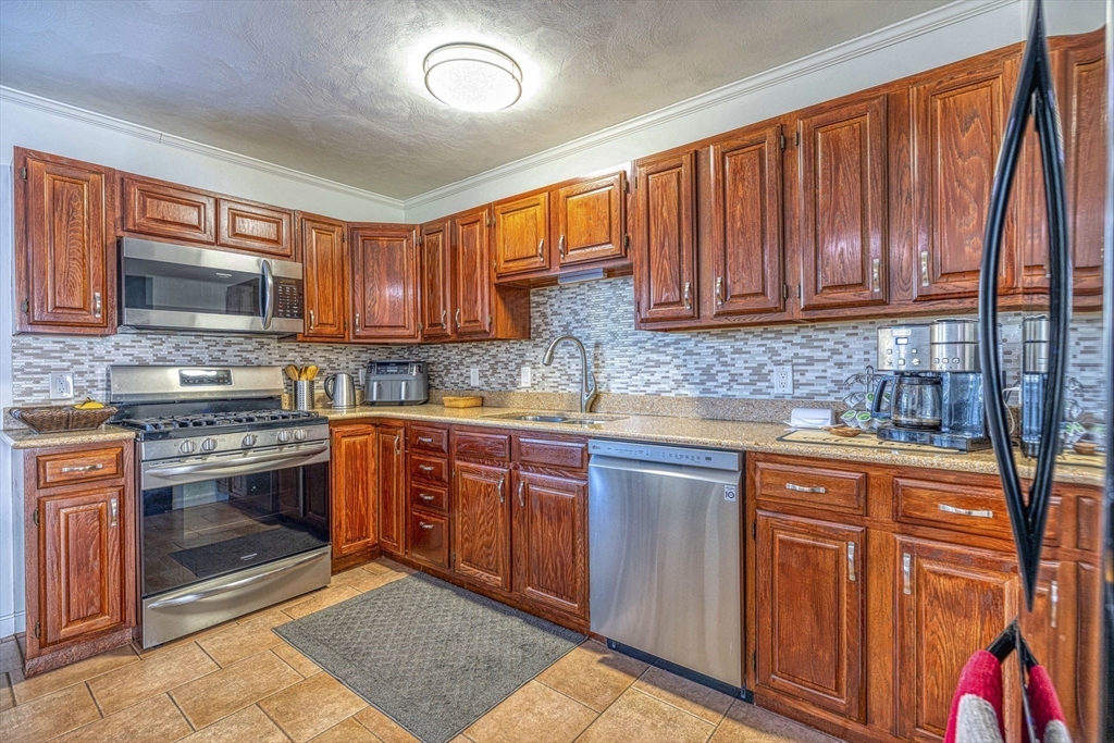 434 Linden Street, Unit 2 Fall River, MA 02720 - Photo 7 of 27