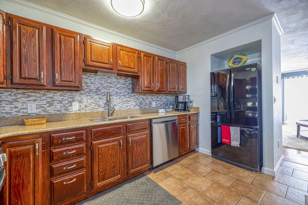434 Linden Street, Unit 2 Fall River, MA 02720 - Photo 8 of 27
