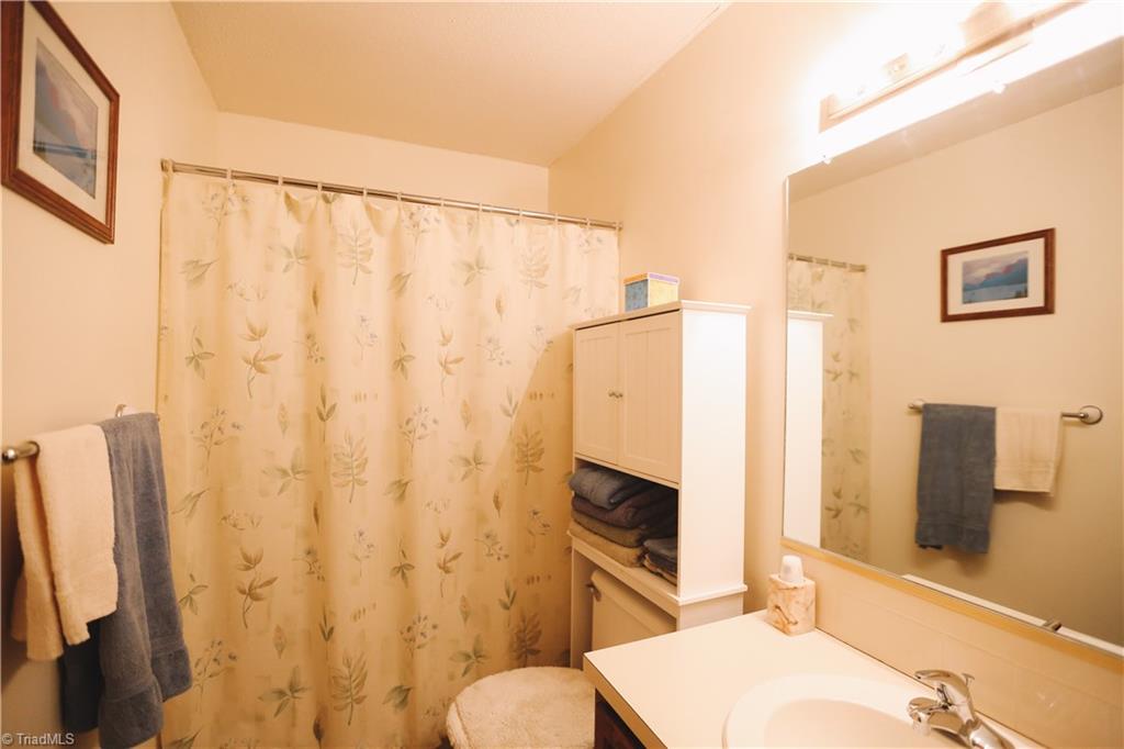 3103 Rockingham Road High Point, NC 27265 - Photo 15 of 22 Full bath upstairs
