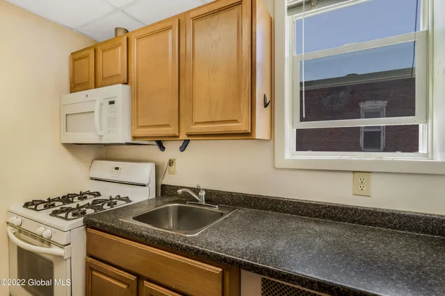 $1,525 | 2209 15th Street, Unit 4, Troy, NY 12180