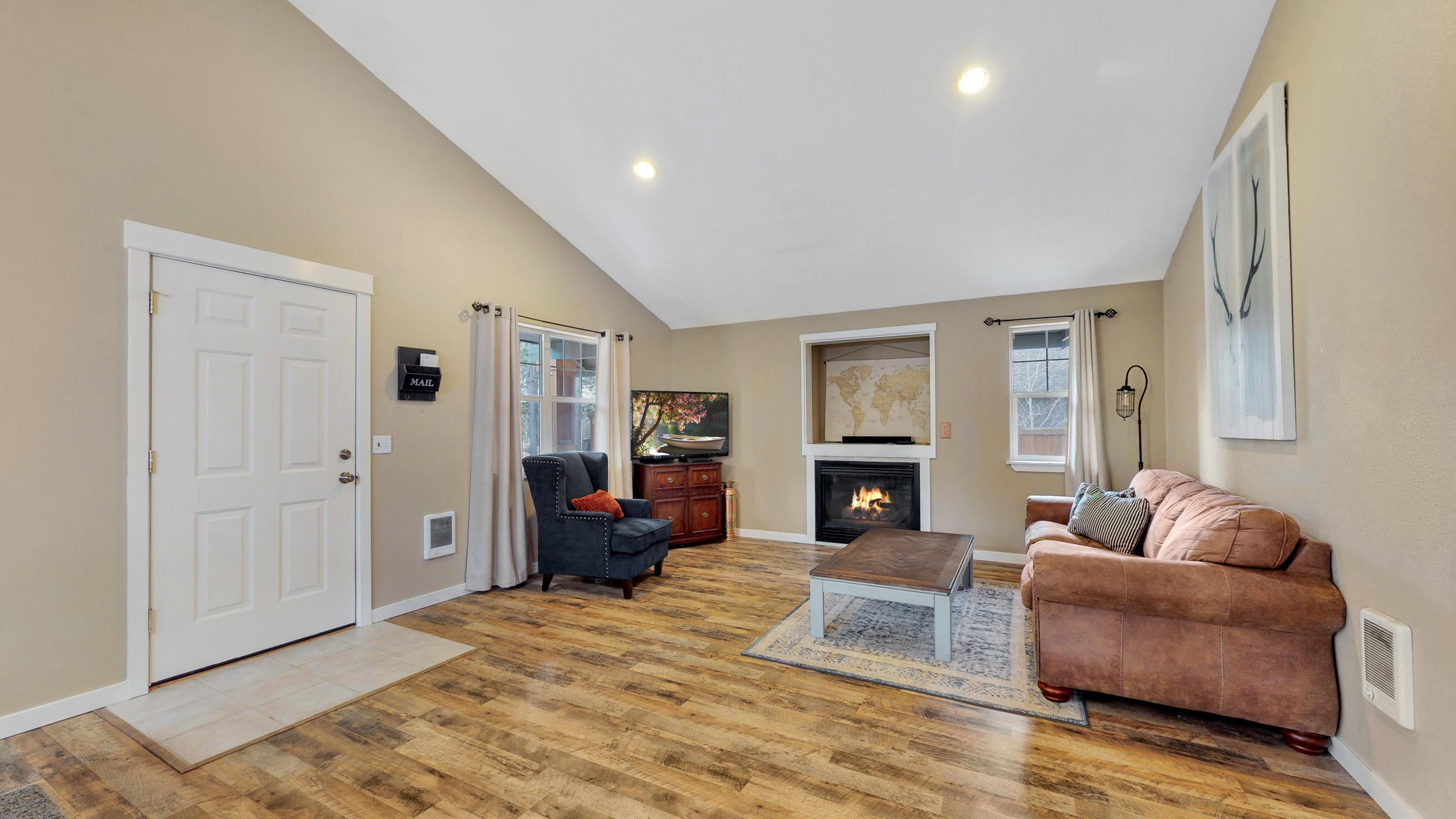 55911 Black Duck Road Bend, OR 97707 - Photo 6 of 24 Great Room