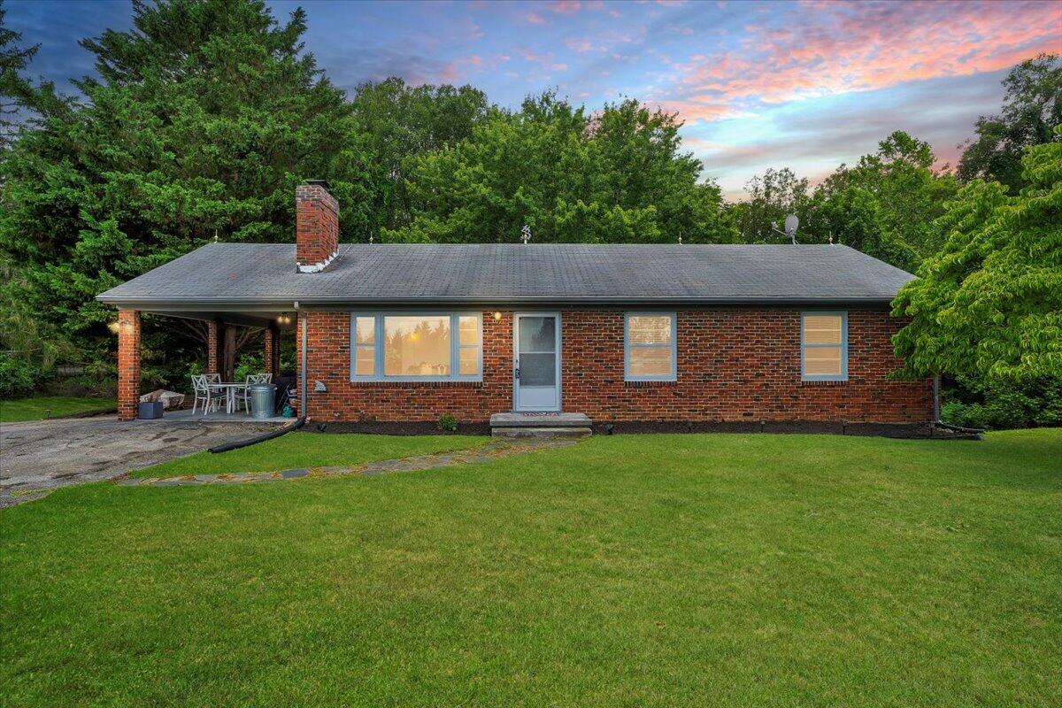 5909 Raintree Road Roanoke, VA 24018 - Photo 1 of 49 Welcome Home!