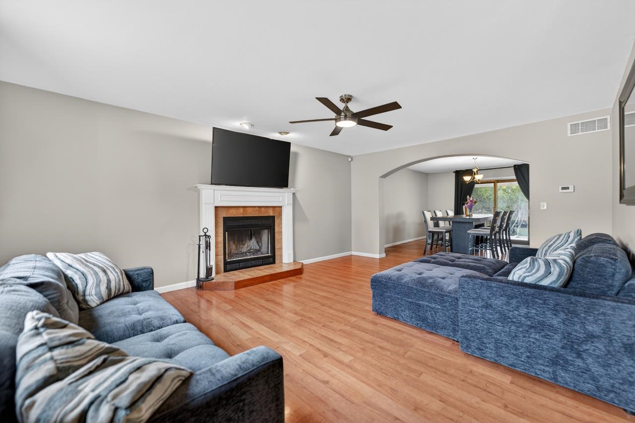 206 Griffin Place Southwest Poplar Grove, IL 61065 - Photo 6 of 38