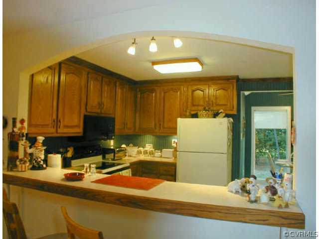 14013 Copper Hill Road Midlothian, VA 23112 - Photo 5 of 10 Other - Arched Pass-thru creates lovely breakfast