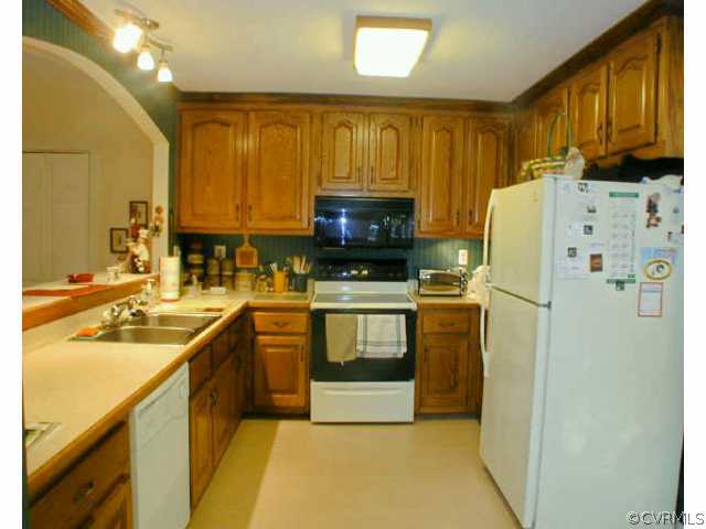 14013 Copper Hill Road Midlothian, VA 23112 - Photo 6 of 10 Other - Convenient Kitchen, open to Family Room, N