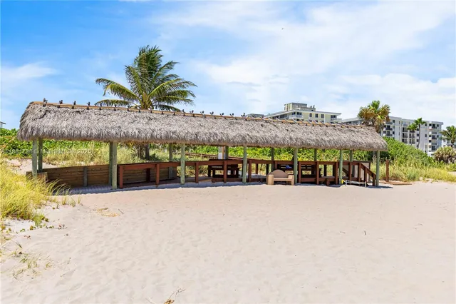 $3,200 | 340 Bamboo Road, Unit NORTH, Palm Beach Shores, FL 33404