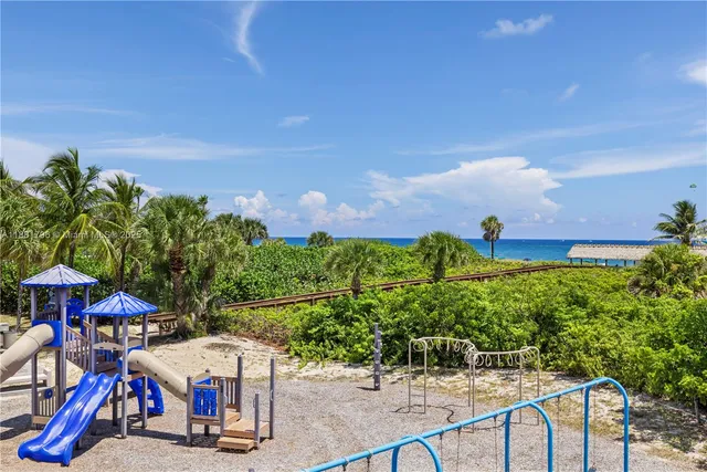 $3,200 | 340 Bamboo Road, Unit NORTH, Palm Beach Shores, FL 33404