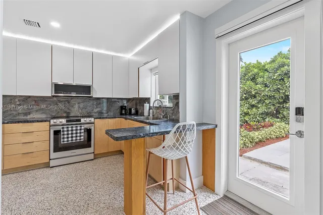 $3,200 | 340 Bamboo Road, Unit NORTH, Palm Beach Shores, FL 33404