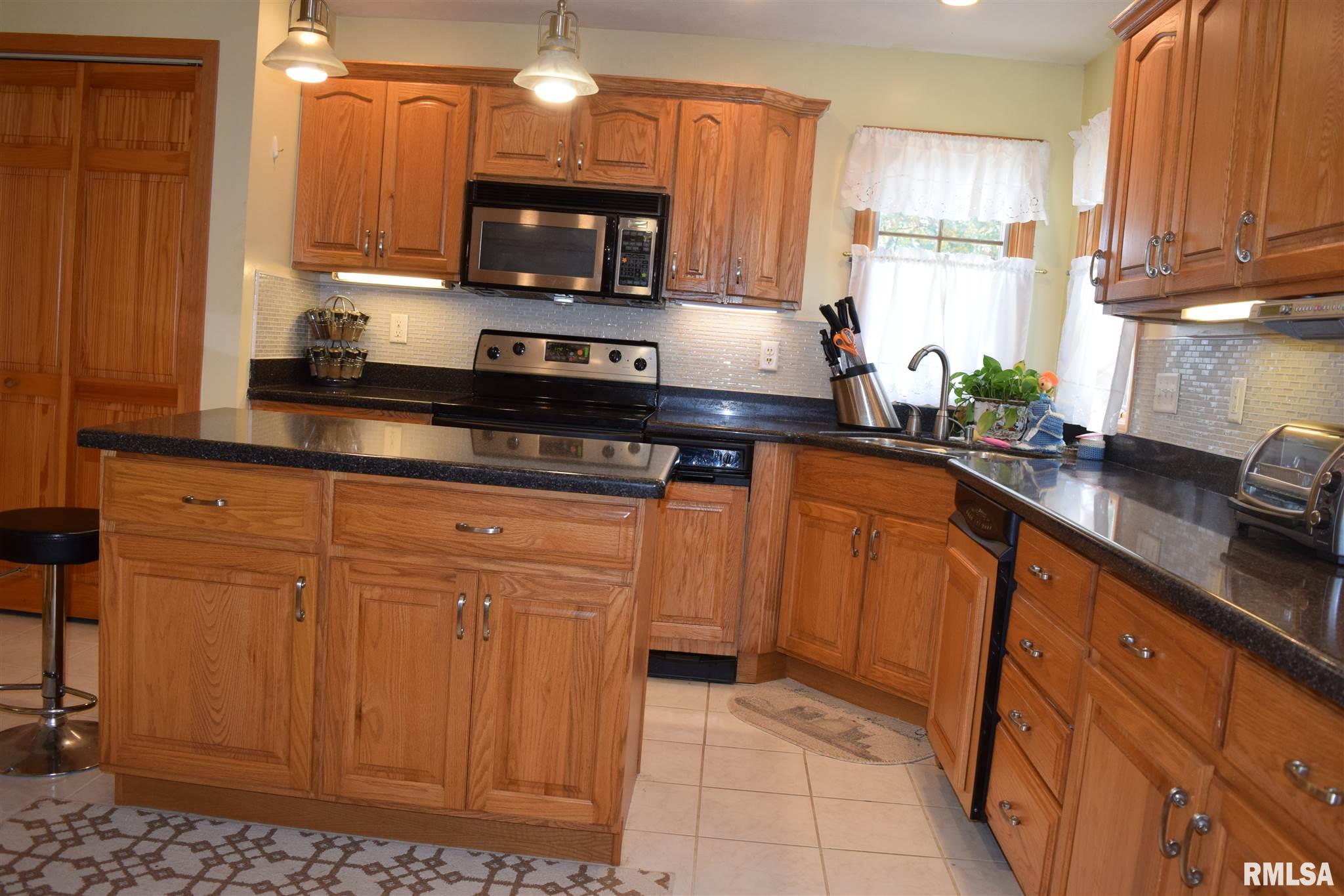 2095 New Lake Road Jacksonville, IL 62650 - Photo 7 of 43 Gallery Image 7