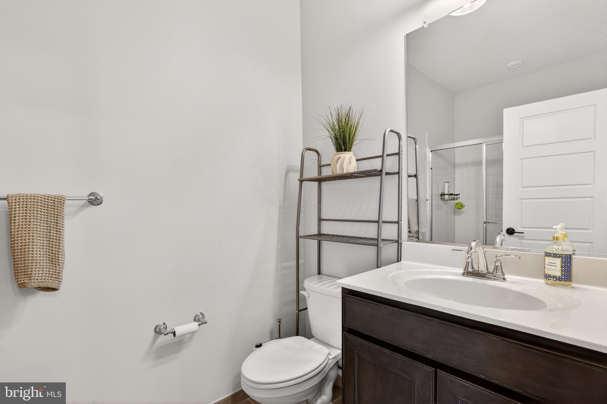 22069 Clarksburg Road Clarksburg, MD 20871 - Photo 16 of 49 Main Level Full Bathroom