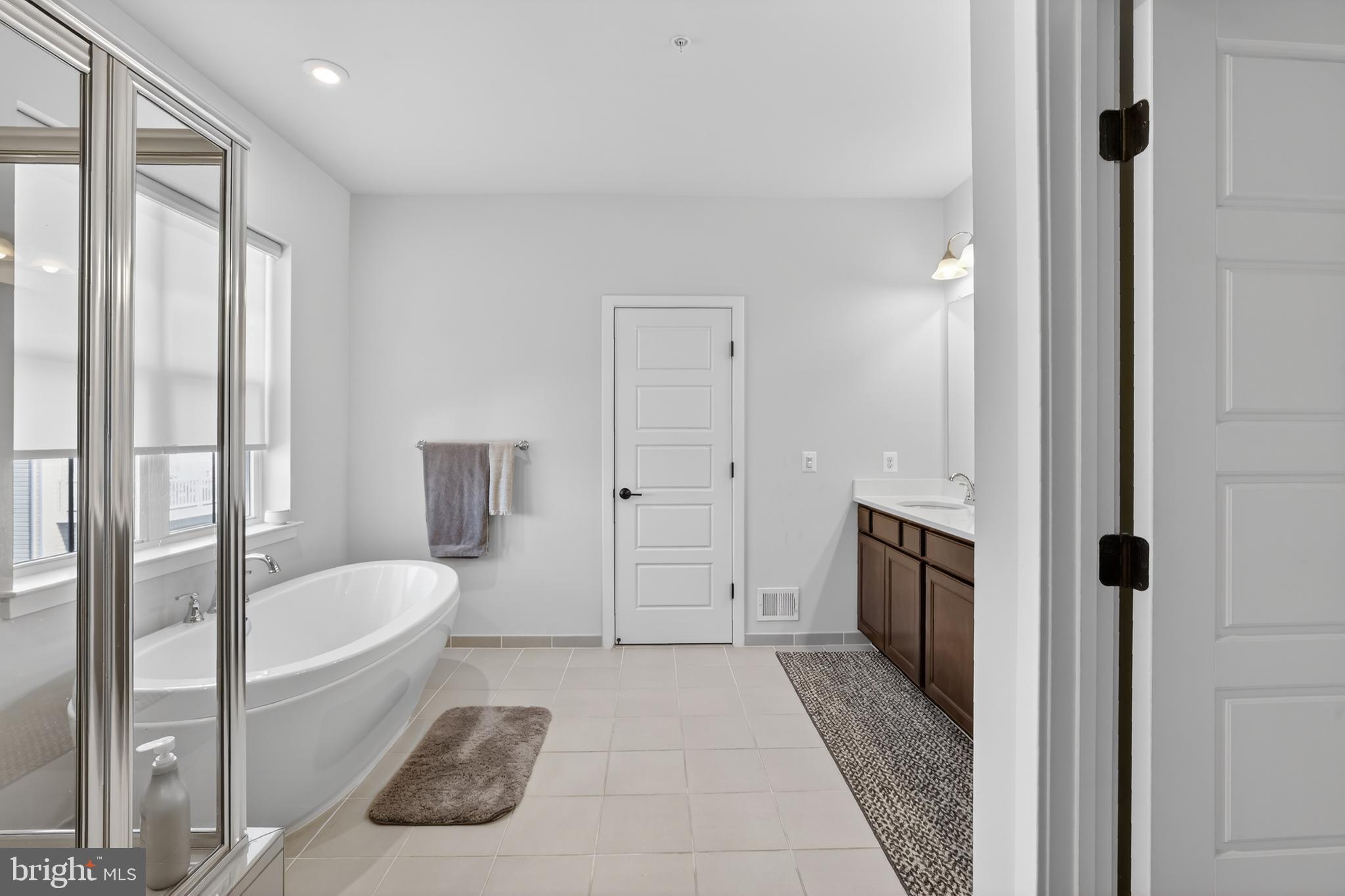 22069 Clarksburg Road Clarksburg, MD 20871 - Photo 23 of 49 Massive Ensuite