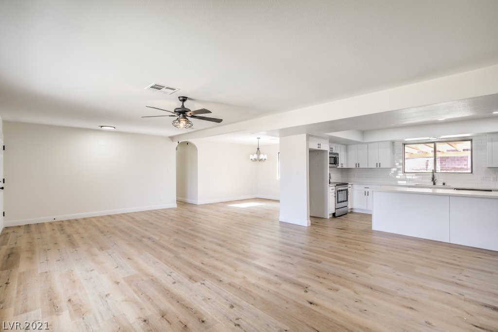 2250 Thoroughbred Road Henderson, NV 89002 - Photo 11 of 49 Gallery Image 11