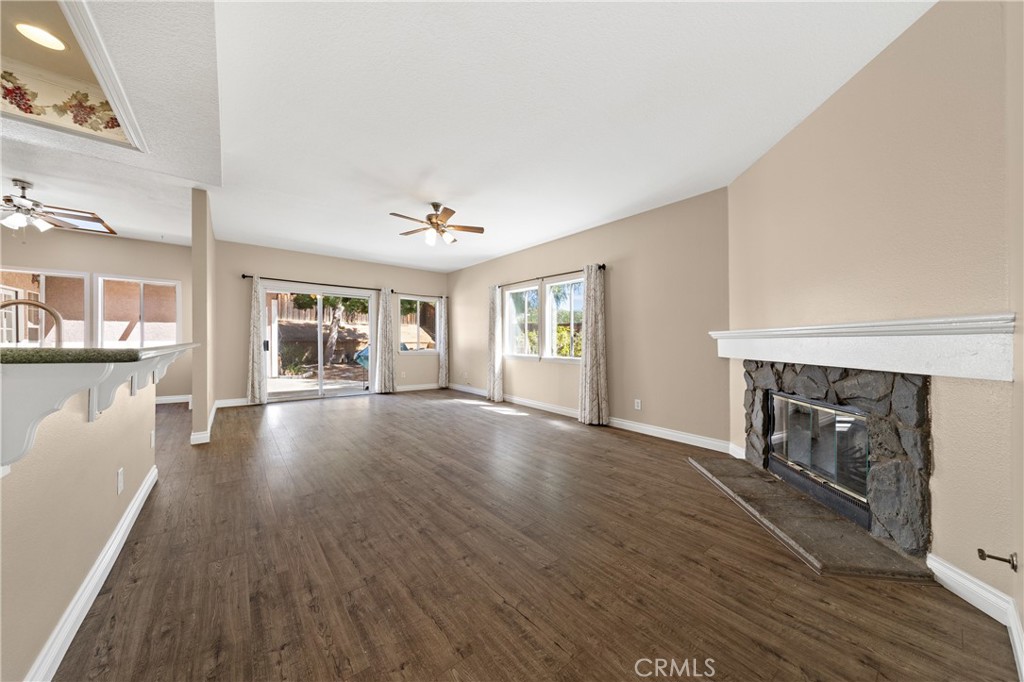 22678 Weatherly Court Wildomar, CA 92595 - Photo 13 of 54 Spacious Family Room With Fireplace And Open Sightlines To Kitchen