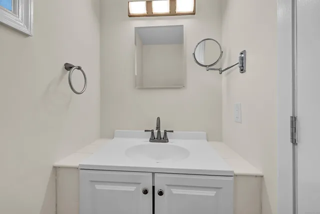 $2,700 | 113 Park Avenue, Unit 20, Danbury, CT 06810