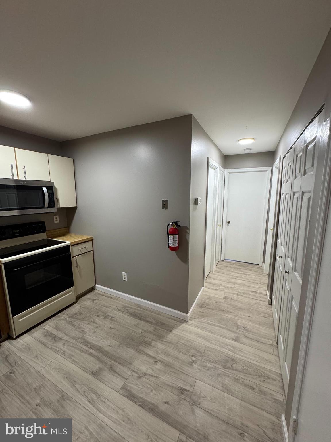 1206 Huntingdon Mews Clementon, NJ 08021 - Photo 8 of 18 Kitchen