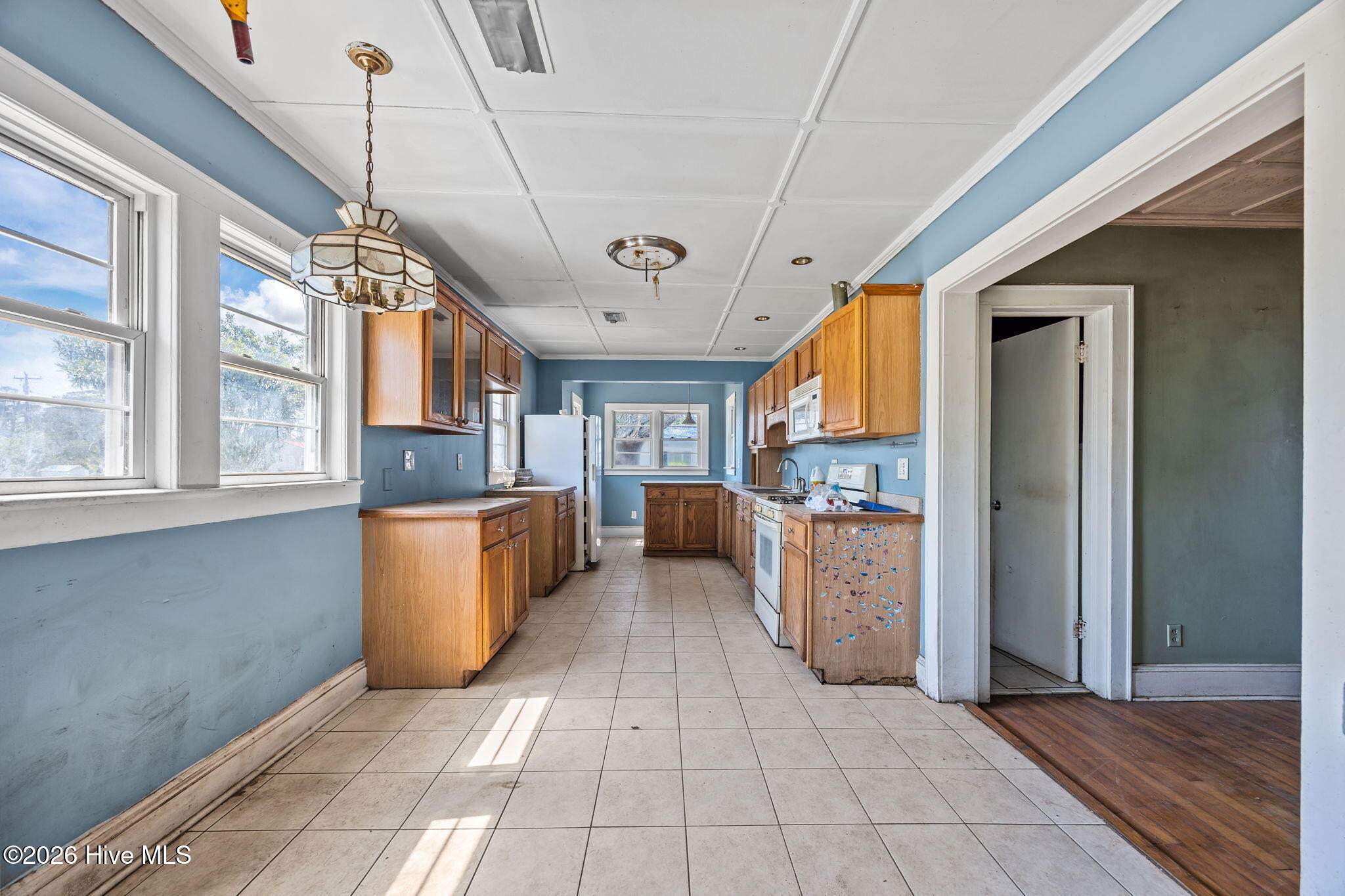 2472 Cedar Island Road Cedar Island, NC 28520 - Photo 2 of 33 Kitchen