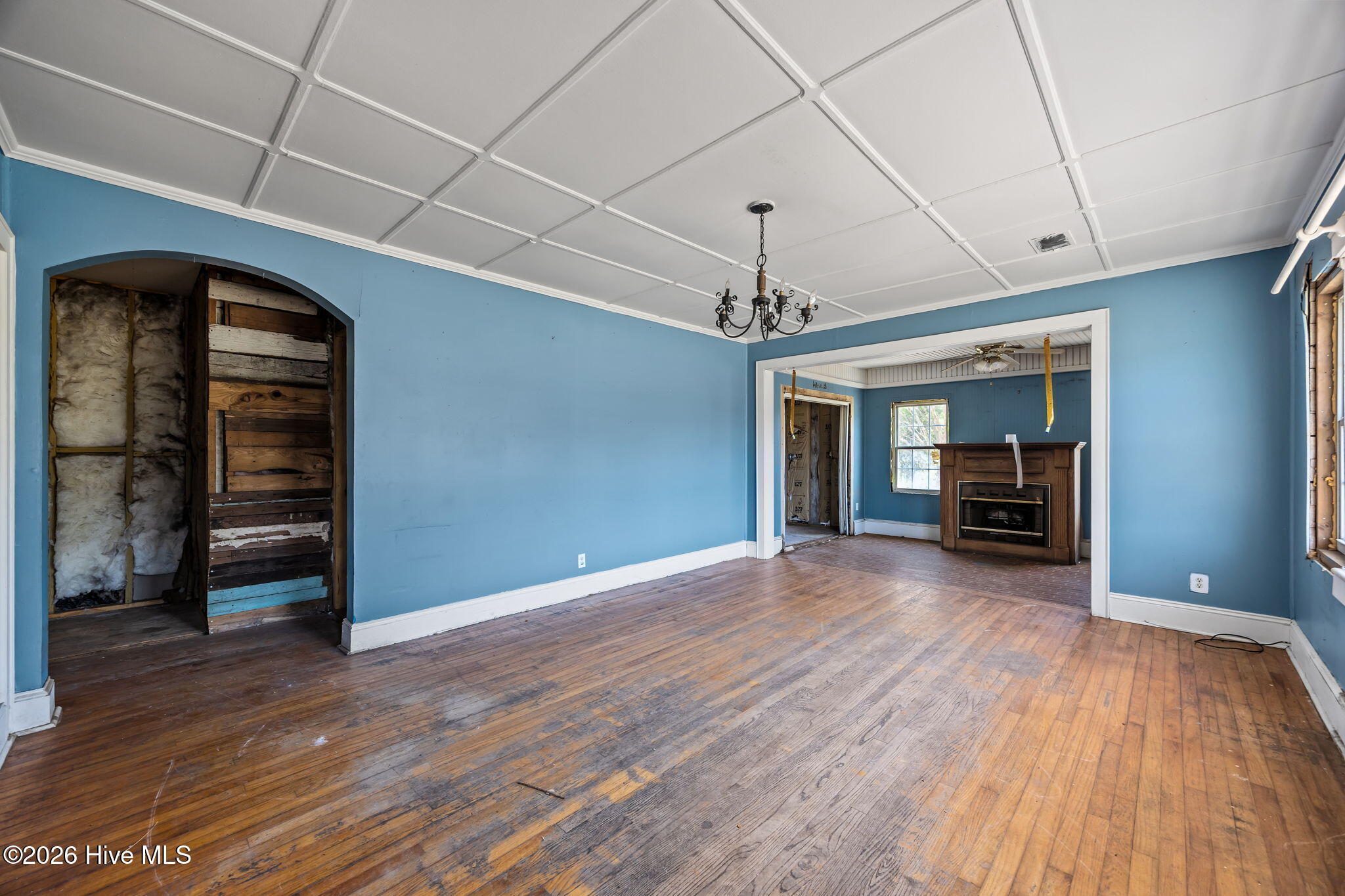 2472 Cedar Island Road Cedar Island, NC 28520 - Photo 5 of 33 Living Room