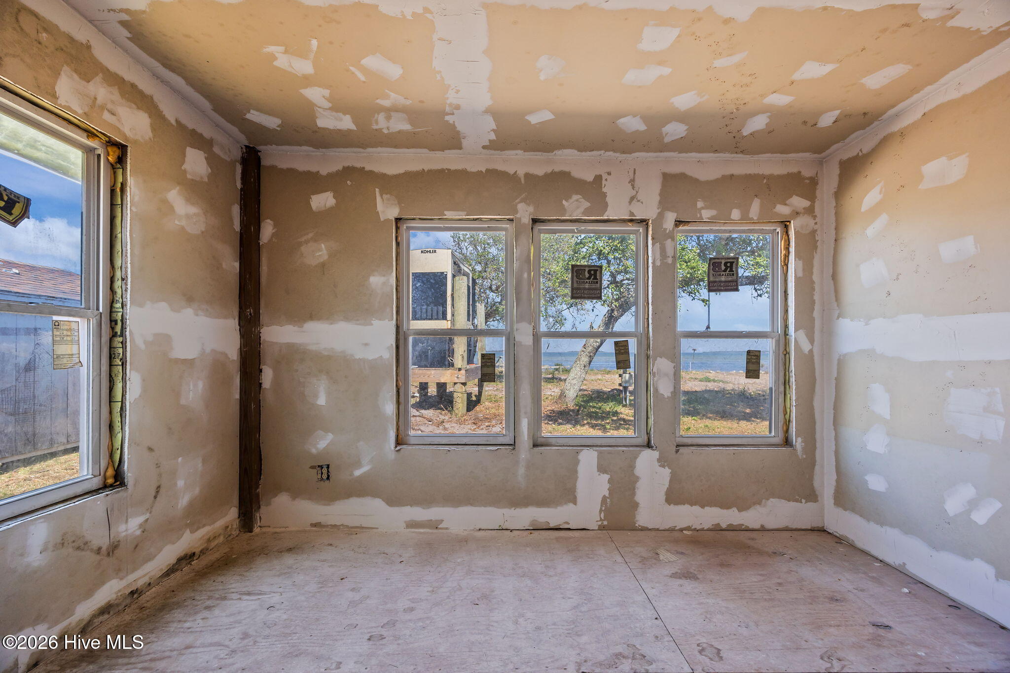2472 Cedar Island Road Cedar Island, NC 28520 - Photo 10 of 33 Carolina Sun Room