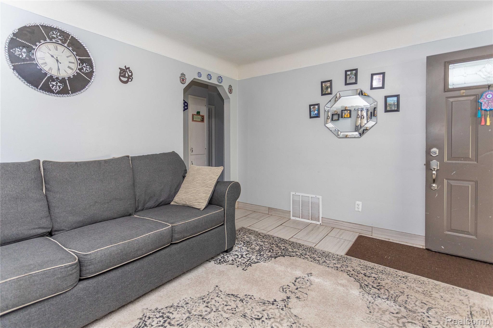6417 Rutland Street Detroit, MI 48228 - Photo 10 of 29 2.jpg