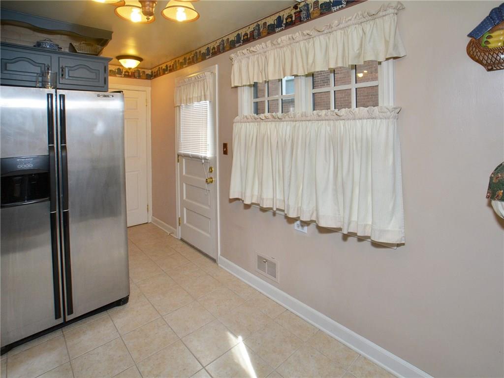 3563 Ridgewood Drive Pittsburgh, PA 15235 - Photo 4 of 25 Gallery Image 4