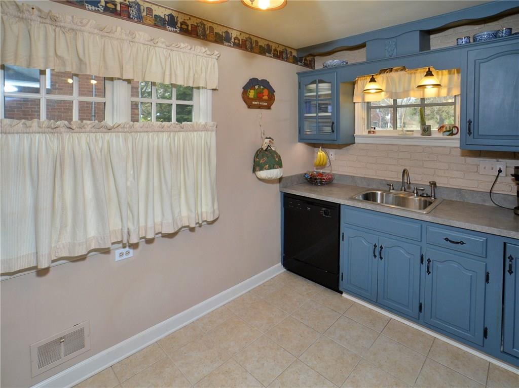 3563 Ridgewood Drive Pittsburgh, PA 15235 - Photo 5 of 25 Gallery Image 5