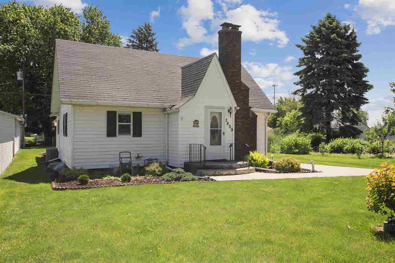 2409 Dunham Street Clinton, IA 52732 - Photo 2 of 24 Gallery Image 2