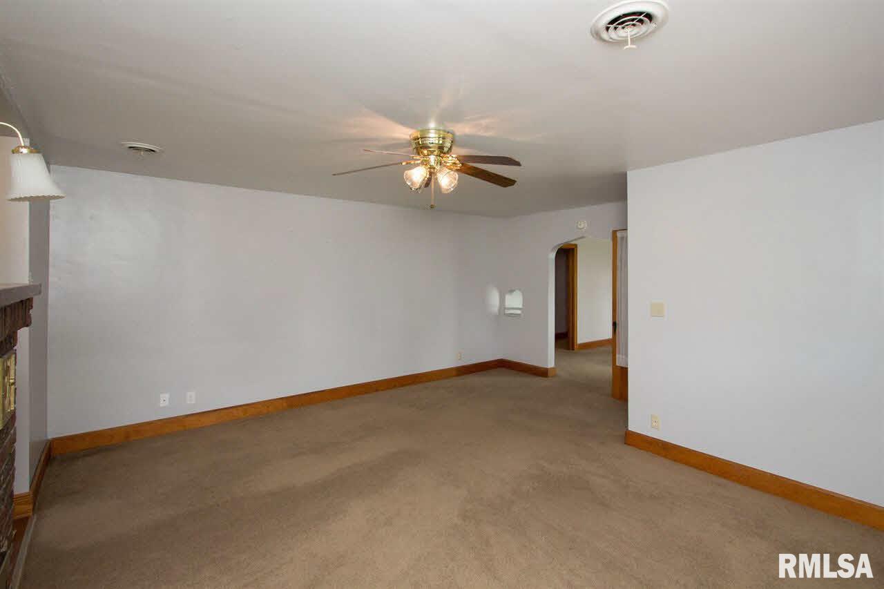 2409 Dunham Street Clinton, IA 52732 - Photo 4 of 24 Gallery Image 4