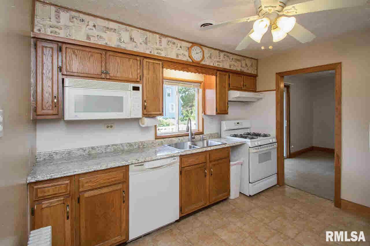 2409 Dunham Street Clinton, IA 52732 - Photo 9 of 24 Gallery Image 9