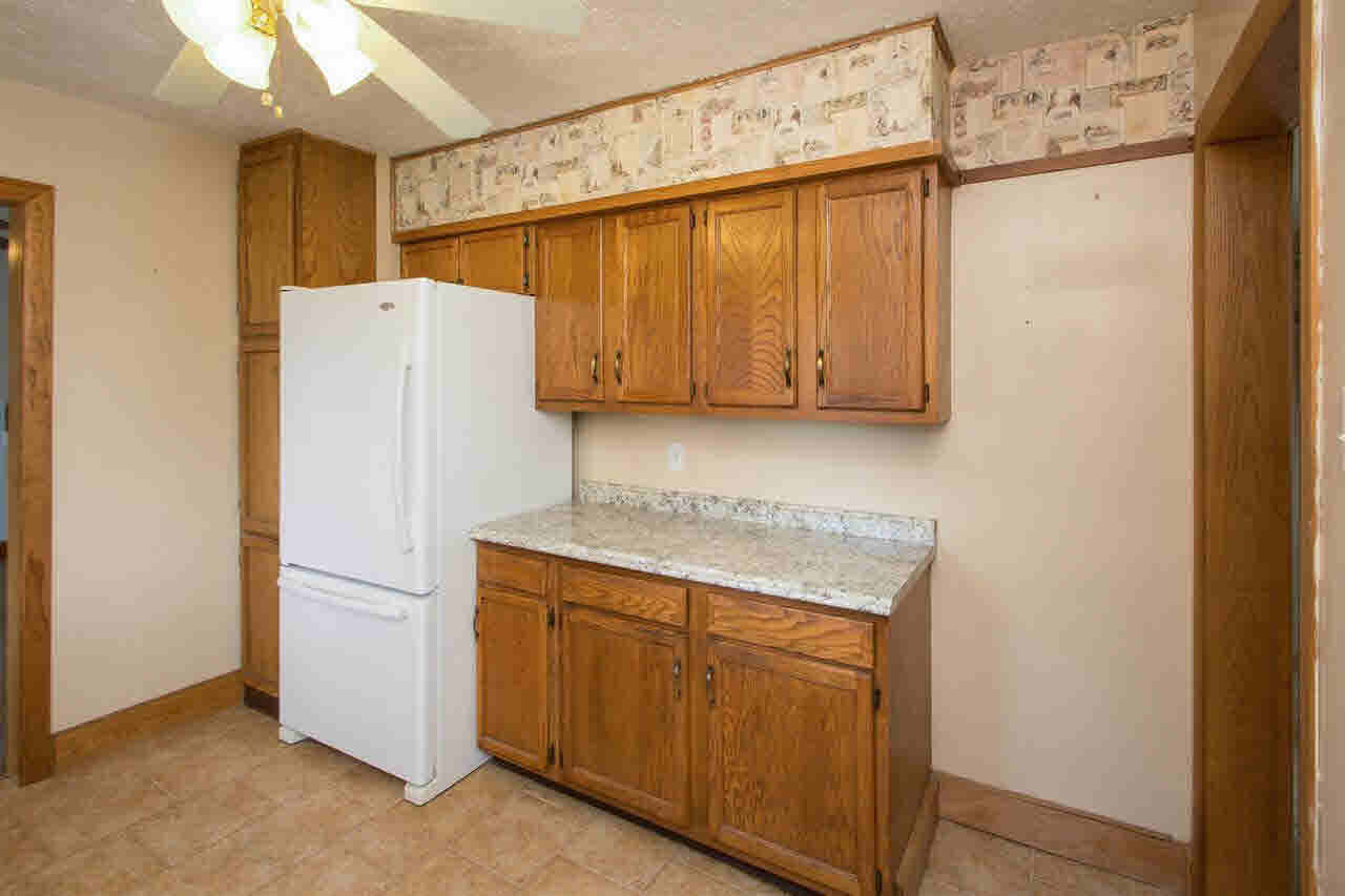 2409 Dunham Street Clinton, IA 52732 - Photo 10 of 24 Gallery Image 10
