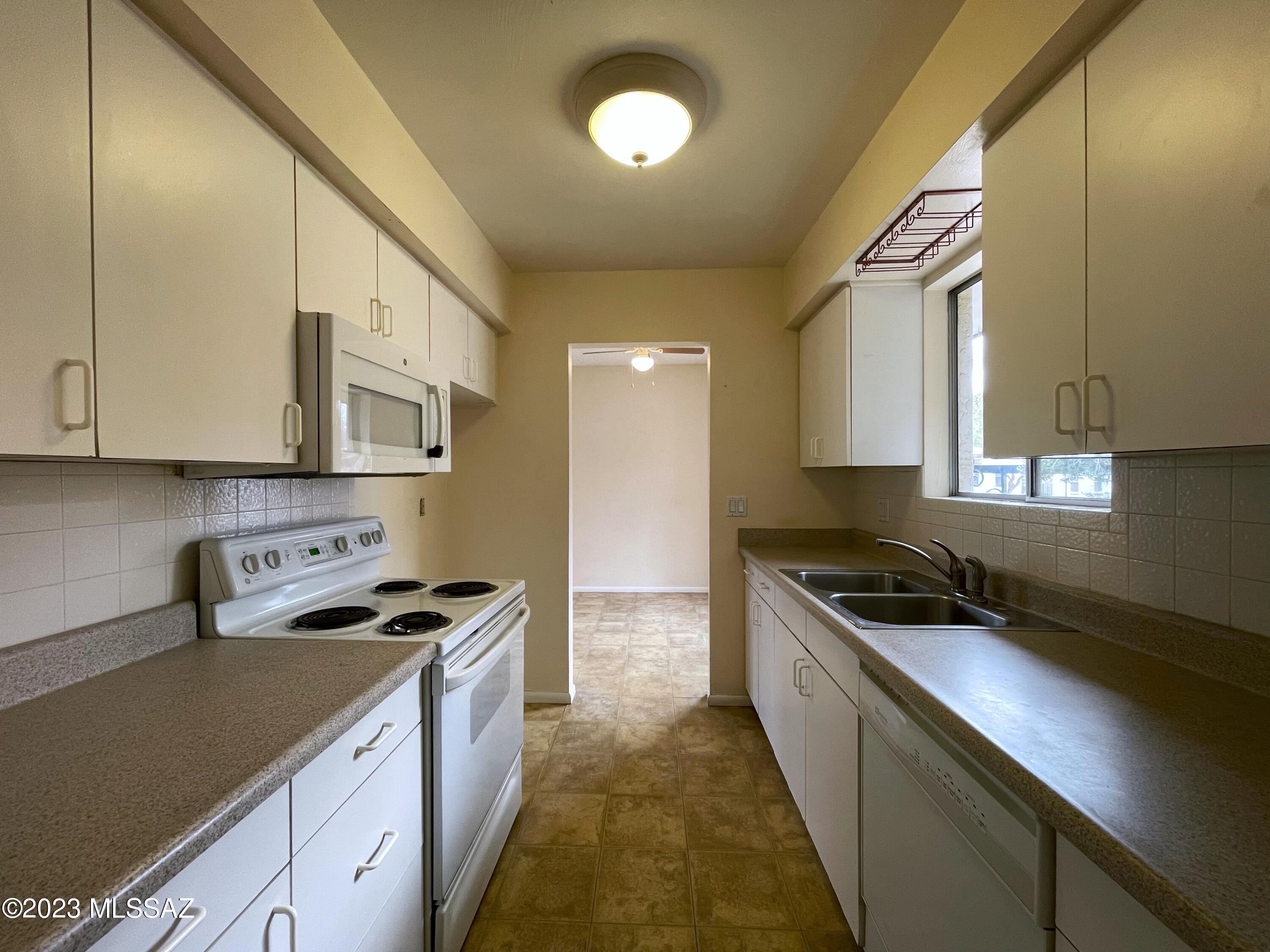 660 East River Road, Unit X Tucson, AZ 85704 - Photo 10 of 35
