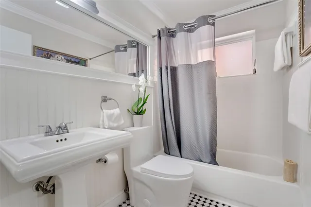 $765,000 | 241 Southwest 13th Street, Boca Raton, FL 33432