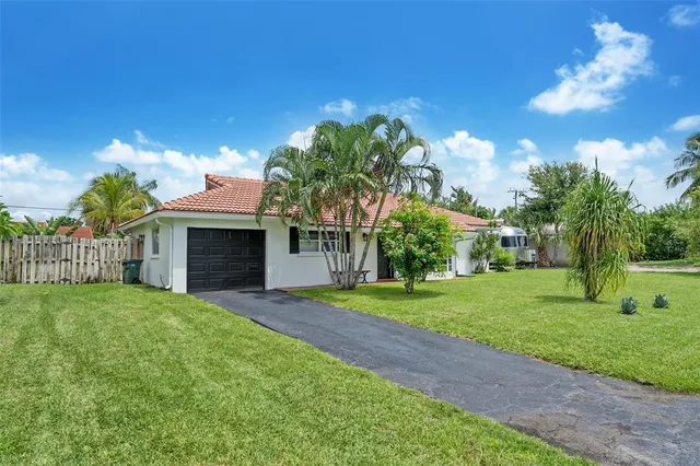 $765,000 | 241 Southwest 13th Street, Boca Raton, FL 33432