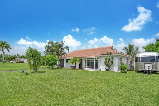 $765,000 | 241 Southwest 13th Street, Boca Raton, FL 33432