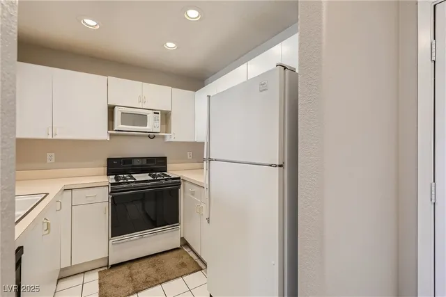 $1,775 | 5000 Red Rock Street, Unit 309B, Las Vegas, NV 89118
