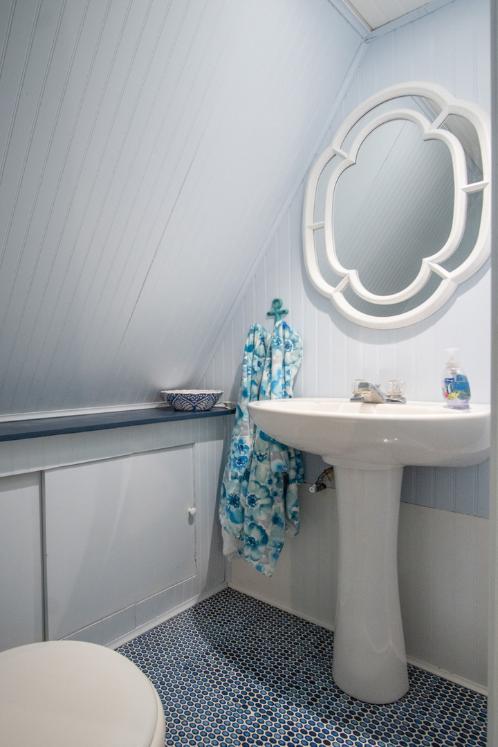 1910 Baintree Road Lake Summerset, IL 61019 - Photo 20 of 42 a bathroom with a toilet and a sink