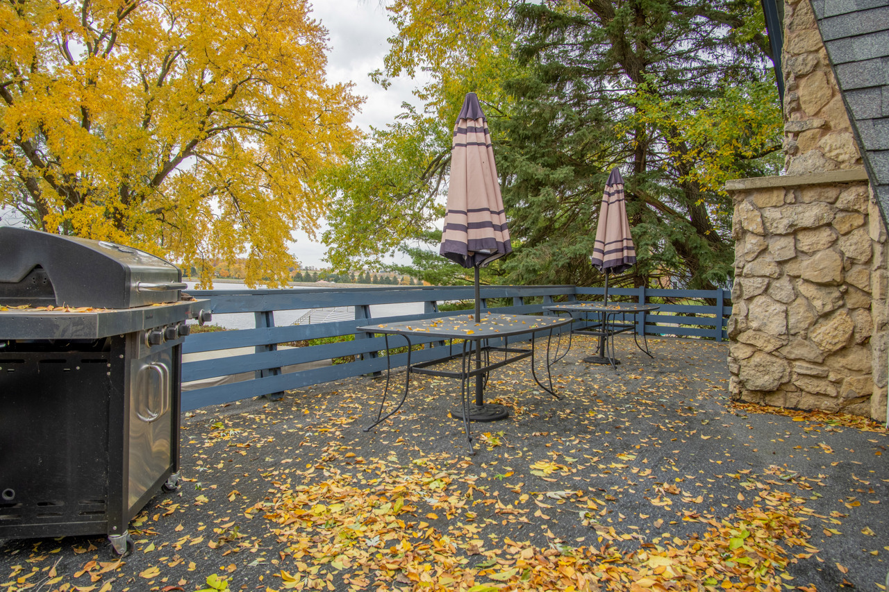 1910 Baintree Road Lake Summerset, IL 61019 - Photo 28 of 42 a backyard of a house with table and chairs