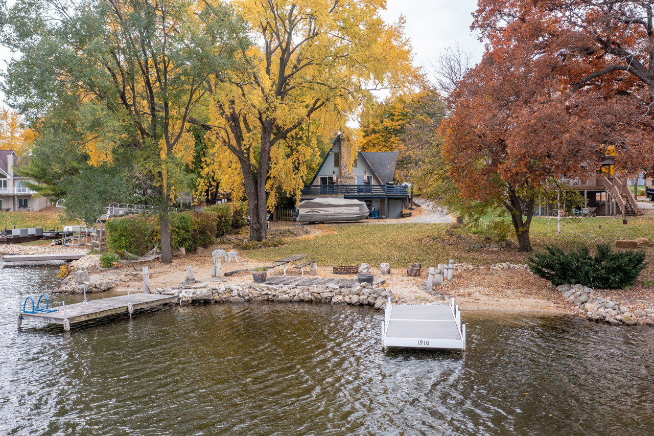 1910 Baintree Road Lake Summerset, IL 61019 - Photo 37 of 42 a view of a lake with houses