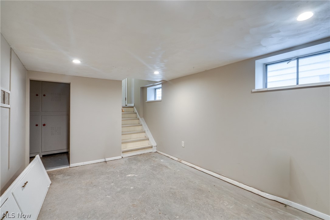 934 Royal Road Cleveland, OH 44110 - Photo 15 of 17 Bonus Room
