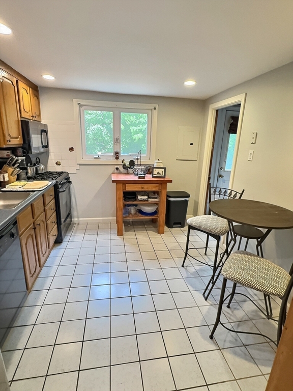 12 Lewis Farm Road, Unit 12 Dedham, MA 02026 - Photo 6 of 15 Gallery Image 6