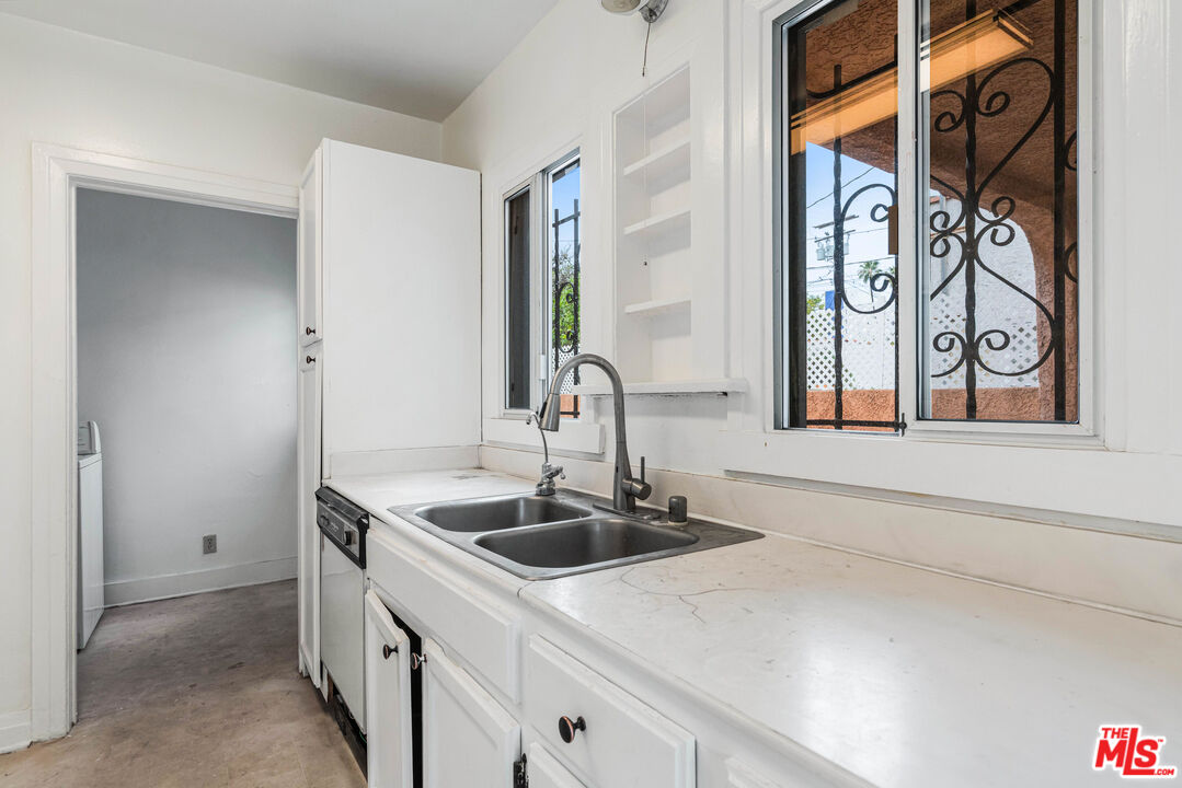 127 South Carson Road Beverly Hills, CA 90211 - Photo 8 of 22