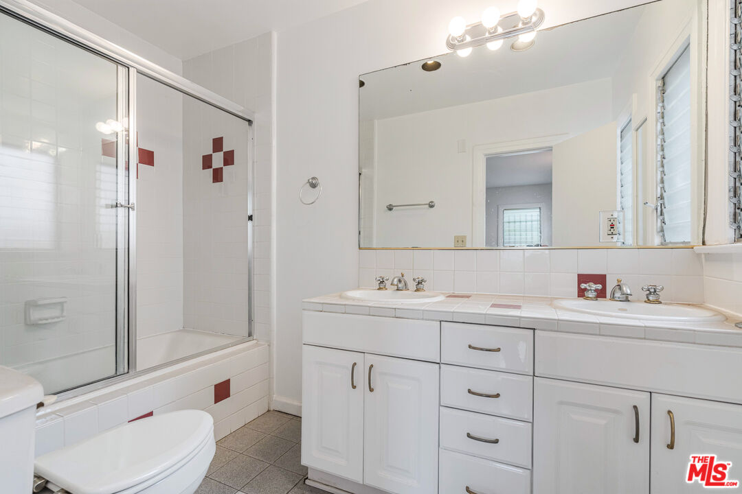 127 South Carson Road Beverly Hills, CA 90211 - Photo 10 of 22