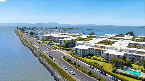 $379,000 | 4 Admiral Drive, Unit B430, Emeryville, CA 94608